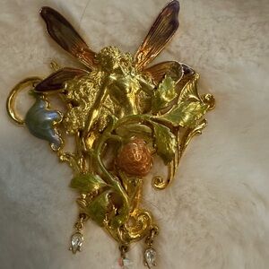 Signed Vintage Kirk’s Folly Fairy with strawberries brooch.Smoke pet & free home
